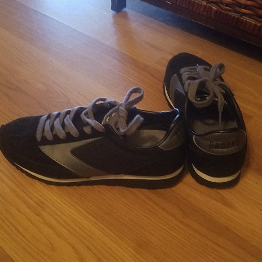 Brooks black suede retro sneakers